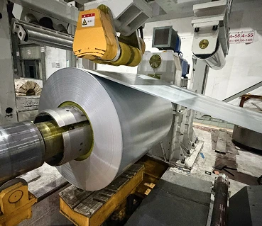 Slitting or leveling on machine